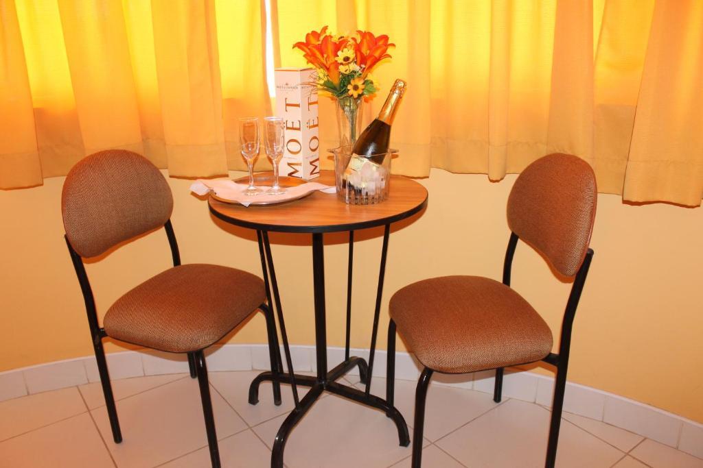 Hotel Y Restaurante Roma Ика Экстерьер фото