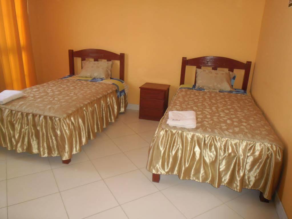 Hotel Y Restaurante Roma Ика Экстерьер фото